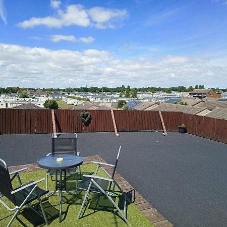 Roman Bank With Spa Bath, Terrace And Mermaid'S Teepee Skegness Exterior photo