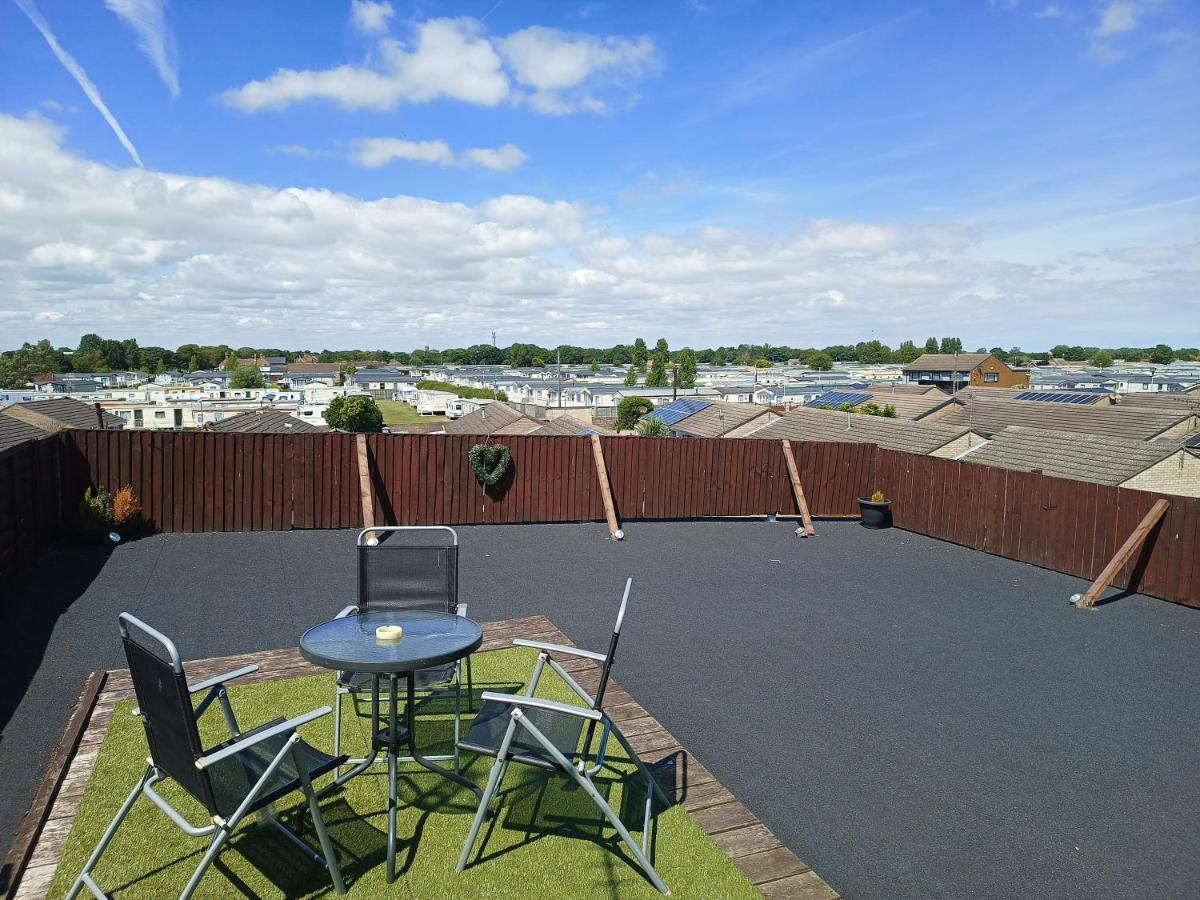 Roman Bank With Spa Bath, Terrace And Mermaid'S Teepee Skegness Exterior photo
